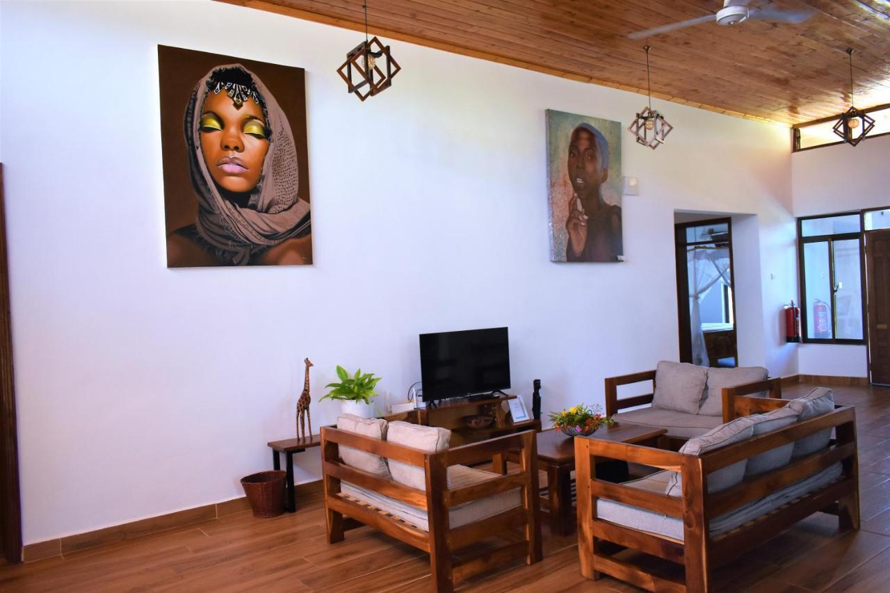 Private Backdoor Villa With Big Swimming Pool And Services Of Chef Included Diani Beach Exteriér fotografie