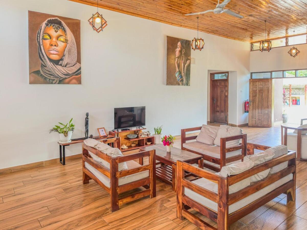 Private Backdoor Villa With Big Swimming Pool And Services Of Chef Included Diani Beach Exteriér fotografie