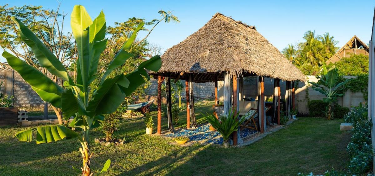 Private Backdoor Villa With Big Swimming Pool And Services Of Chef Included Diani Beach Exteriér fotografie
