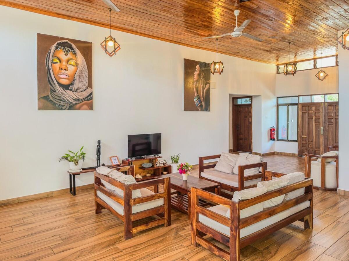Private Backdoor Villa With Big Swimming Pool And Services Of Chef Included Diani Beach Exteriér fotografie
