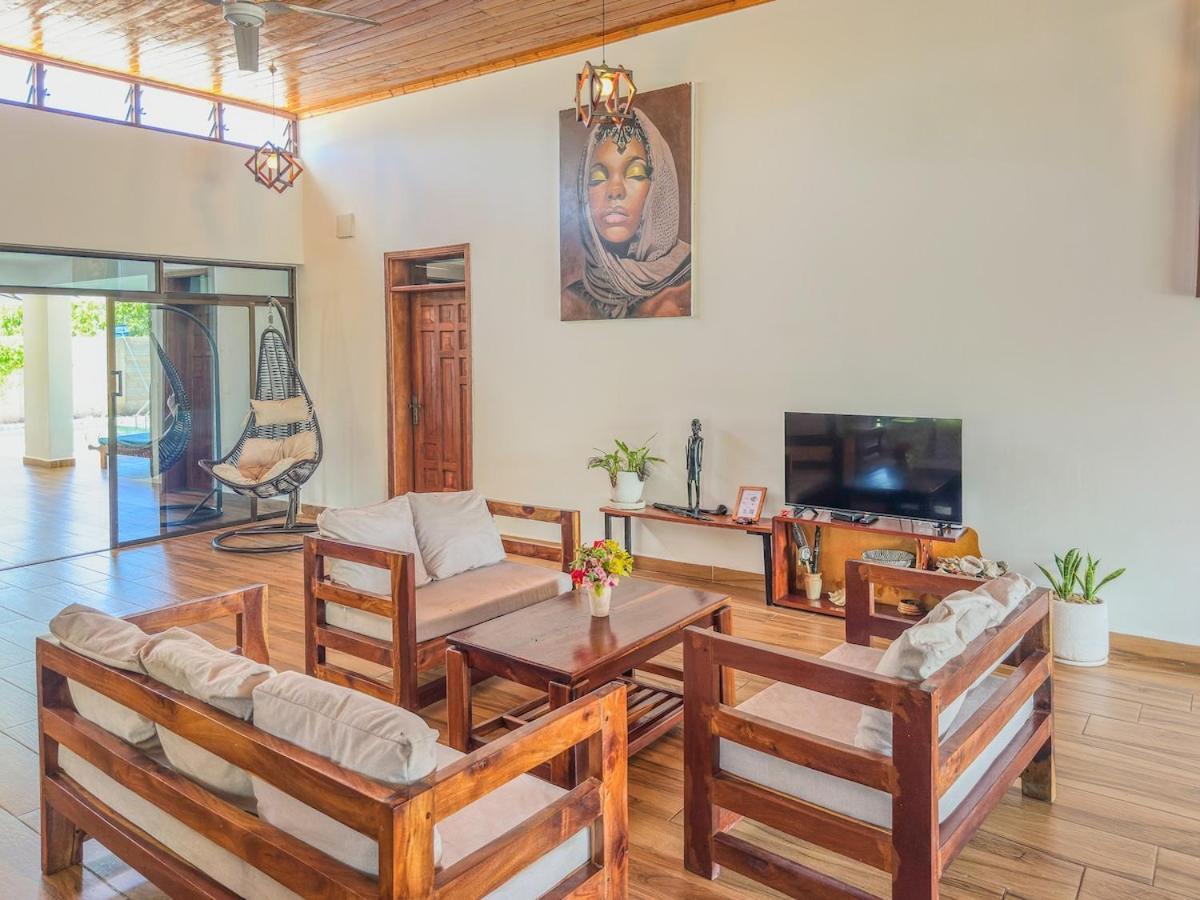 Private Backdoor Villa With Big Swimming Pool And Services Of Chef Included Diani Beach Exteriér fotografie